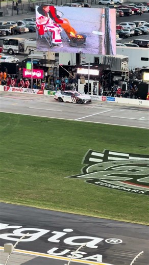 Denny Hamlin Pitstop - 2026 NASCAR Cup Series Autotrader 400 at EchoPark Speedway