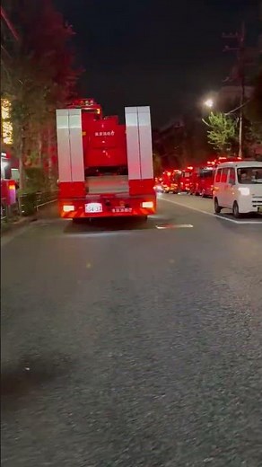 A large number of fire engines were dispatched. A house collapsed between apartment buildings. #F...