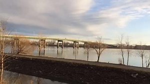 7K views · 190 reactions | Les oies des Neiges nous offrent un spectacle extraordinaire ce matin. Présentes par milliers, elles couvrent l'étendue du bassin près du pont Marchand. À voir absolument. (Vidéo- Gilles Lévesque) | Journal Le Canada Français | Facebook