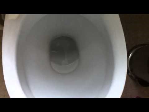 New close coupled cersanit toilet.