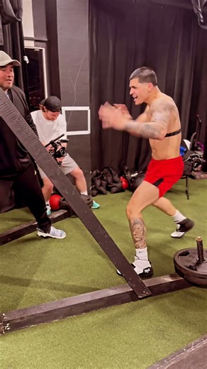Edgar Berlanga medicine ball toss workout in camp for Padraig McCrory
