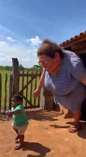 MENOR SAIU VOADO QUANDO VIU A TIA...