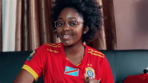 Découvrez War, La Chanson Poignante de Gloria Bash