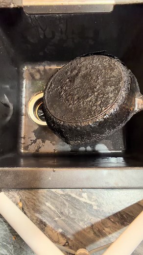 Restoring Vintage Cast Iron Using Peel Technique