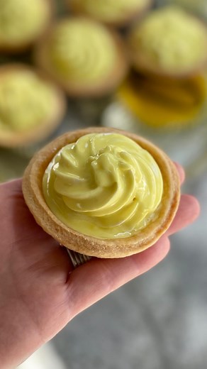 🏴󠁧󠁢󠁳󠁣󠁴󠁿 SCOTTISH PINEAPPLE TART 🏴󠁧󠁢󠁳󠁣󠁴󠁿 A Scottish bakery classic, the pineapple tart! A nostalgic tart, filled with shredded pineapple and sweet cream topped with night yellow pineapple icing! The recipe continues in the comments 🍍 Makes 10-12 tarts 1 x 440g tin of pineapple slices Drain juice from tin, reserve, and finely chop the pineapple. Strain residual juice from it and keep to one side. Pastry: 200g plain flour, 100g unsalted butter, Pinch salt , 1 tbsp caster sugar, 2 egg