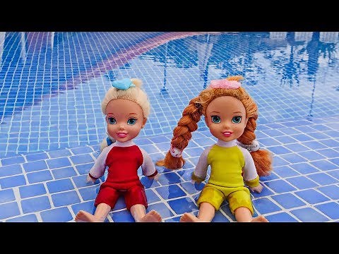 Elsa and Anna toddlers magical scavenger hunt