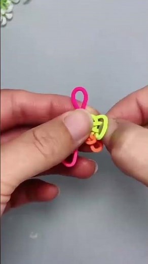 Instructions for making flowers with rubber bands #diy #crafting #flowers