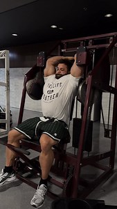 Such a wicked machine at @newtechgym Visualizing @thedorianyates back one rep at a time!💪🏼 🩳 👕 NEW @tlfapparel Oversized Tee & 8 Inch Shorts 💻 TLFAPPAREL.COM | CODE’ GRIMES #TLFApparel #BackTraining #Bodybuilding | REGAN GRIMES IFBB PRO