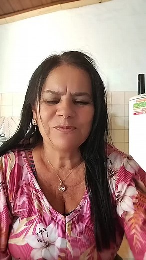 Floral Patterned Top Styling Tips for Every Occasion