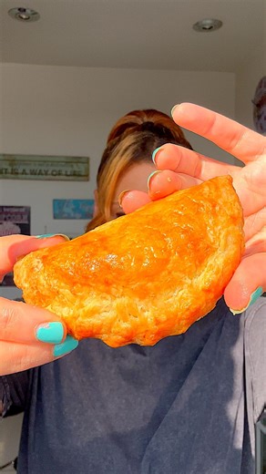 Air fryer curry puffs! #currypuffs #currypuff #currypuffsingapore #singaporehawker #puffpastryrecipes | Tasty UK