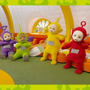 We hope you can catch up on all your 💤’s this weekend! But be more careful than these four little monkeys and make sure not to bump your head when jumping on the bed🐒 | Teletubbies