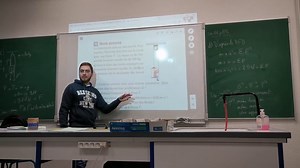 TSTI2D CHAPITRE 4 : Exercice corrigé Principe fondamental de la dynamique