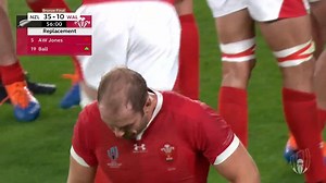 A true legend. Alun Wyn Jones gets a brilliant ovation as he leaves the field at #RWC2019 #NZLvWAL | Rugby World Cup