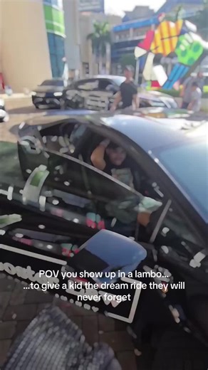 Bringing smiles one #supercar at a time. @dreamcars4kids special request at @jdchospital Thank you @hayden_wooster and @blakebwb Join our network of car owners or request your dream car wish at dreamcars4kids.org #dreamcar #dc4k #dreamcars4kids #autolyfe #autolyfestyle #lamborghini #lambo #huracan