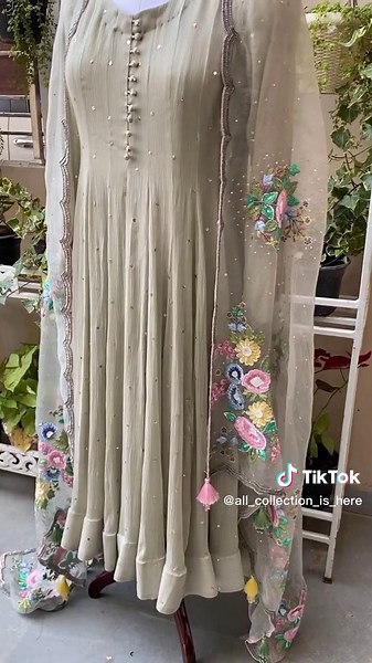 Stylish Long Dress Designs for Girls 2023