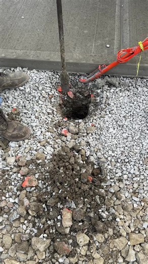 Installing a Lamppost: Easy How-To Guide for Electricians