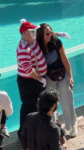 This got everyone’s attention fast 👀 Tom mime Seaworld #tomthemime #seaworldmime #funny