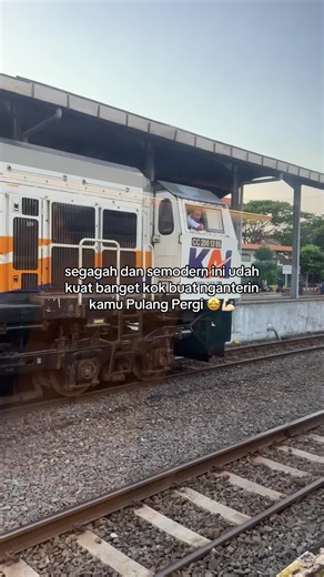 #keretaapiindonesia #fypシ #railfansindonesia #kai121 #insightcreatorsearch