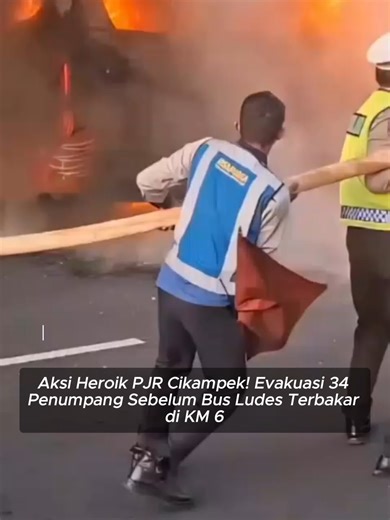 Aksi Heroik Petugas PJR Cikampek Dalam Kebakaran Bus