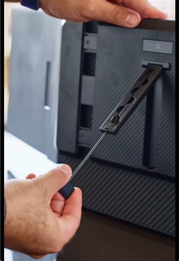 Allvia Triple Screen Extender Full HD, Flicker-Free, Plug-and-Play. Enhance your multitasking setup with the Allvia Laptop Triple Screen Extender two 14″ 1080p Full HD IPS panels with rich color (72% NTSC) and high contrast, perfect for extended display or mirror mode. Compatible across Windows, ChromeOS, Linux, and USB-C/HDMI laptops. Features include anti-flicker tech and Adaptive Sync (60 Hz) for smooth visuals without tearing. Ideal for boosting productivity up to 300% with efficient, laptop