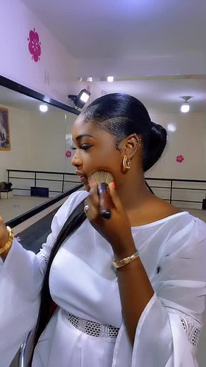 Makeup Tips: Applying Compact Powder Like a Pro