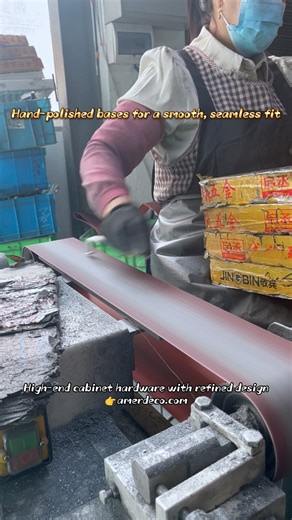 From machine-smooth edges to hand-polished details.✨ Every cabinet knob and cabinet handle is finished for comfort, safety, and a premium look. At AMERDECO, you’ll find a wide selection of beautifully designed cabinet handles & knobs for every style.🧐 🎉 Limited-time 20% OFF Code: AM20 Discover more cabinet handles & knobs from the link in our bio.💛 #cabinethandles #modernhome #kitchendesign #interiordesign #HomeImprovement #Hardware #KitchenUpgrade #factory | Amerdeco