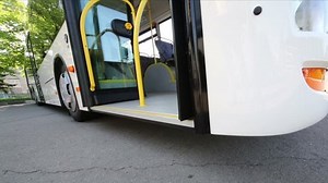 Modern Empty Bus Open Close Doors: Video có sẵn (100% miễn phí bản quyền) 4854698 | Shutterstock