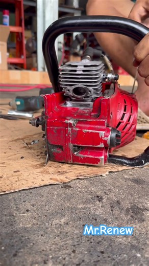 Check whether the chainsaw engine is working properly using the simplest method.