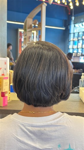 DyeVerse Studio on Instagram: "#graduatedbobhaircut #creativehaircut #dyeverse #haircut #hairstylist"