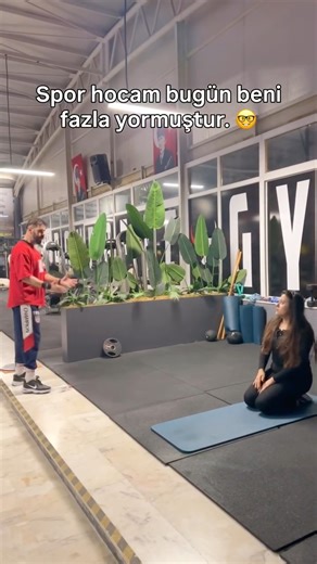 Eda Çimen on Instagram: "Hak etti bence. 😎😂 @powerfit_gym_serinyol @kavak_ali_07 ‘ ‘ ‘ ‘ #spor #gym #antrenör #keşfet #yürüyürüyanlışlıklavurdum"