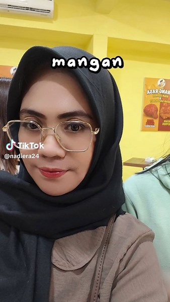 Floraa🍓🍒 (@nadiera24)’s videos with suara asli - @💃 - Nk Gemoy 🥰