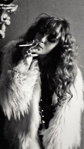 If you love 70's boho style.. #70s #bohostyle #stevienicks #70sfashion #pennylane | Nectarine Dreams