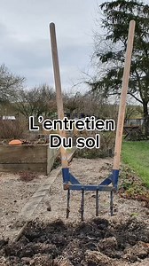 Le sol n’est pas uniquement un support inerte, c’est un espace vivant qui va apporter de quoi faire croître les plantes. Et comme toute vie terrestre, il doit être nourri et entretenu. C’est un peu notre taff pendant l’automne et l’hiver !!! #potager #jardin #sol | Roland Motte