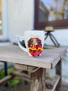 Magic cups with doll
