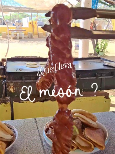 Deliciosas Cachapas y Chicharrón en El Mesón