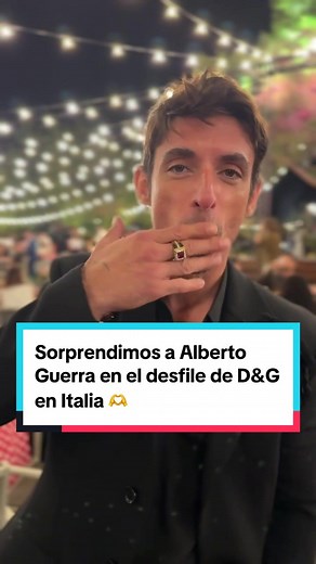 Alberto Guerra en el desfile de Dolce & Gabbana en Italia