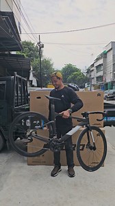 New Update Roadbike Java Fuoco TOP 2025 Harganya 18,5jt UPDATE Spesifikasi Edisi 2025 ◇ White dan Titanium • Frame Carbon Ta, Fork Carbon Ta • Rims Alloy Decaf • RD/FD 105, Crank 36-52T 105 • Casette Shimano 11-34T • Brifter 105 • Ban Kenda 700 x 28c • Seatpost dan HandleBar Carbon • Pedal Flat basic • Free Helm Xlr8 Berat 9,7kg* Fix Order : 》☞ 🛍 Order klik Link in bio 👆 ☞📦 kirim2 Seluruh Indonesia Order Online / Cicilan Kartu kredit/Home Kredit dll di Ecommerce : 🔎 ID Marketplace sbb: 👉 🛒