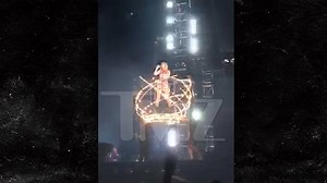 Taylor Swift Experiences Stage Malfunction During Philadelphia Concert