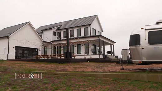 143K views · 717 reactions | Scott and Melissa Reeves chat farm life. | Pickler & Ben | Facebook