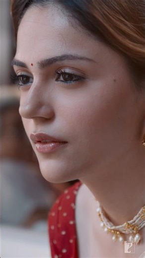 Dil #Saiyaara dhundh raha hai 🤌 | #AneetPadda | #Poetry | #PoetryShorts