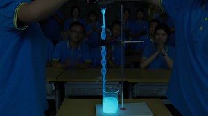 #Video: Vẻ đẹp siêu phẩm của hóa học