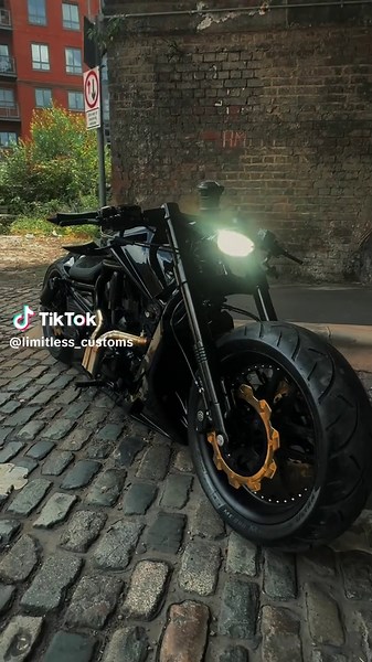 Another One 1/1 Vrod full front to back new Limitless Parts. #harleydavidson #softail #customhd #vrod #breakout #custommotorcycle