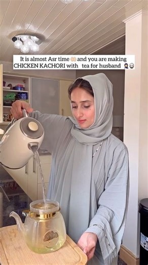 Dr. Nabeela Shahzadi (DPT) 🇬🇧🇵🇰🇦🇪 on Instagram: "Kashmiri tea for me and green tea for him ❤️🫶🏻Recipe ⬇️ Boil chicken Cut vegetables Add spices Red chilli flakes Ted chilli powder Turmeric powder Cumin powder Coriander powder Salt Roll them mixture into paratha and air fry for 15 minutes. Tea Coriander leves Funel seeds Green dried tea herbs"