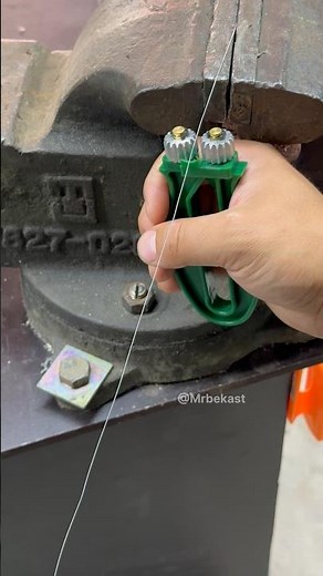Wire tensioning tool
