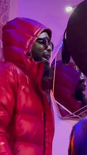 How I record ad libs for my sis @LolaBunz drill rap songs #rap #torontohoodman #babafemi #comedy