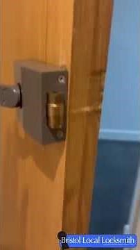 🚪 SMOOTH OPERATION! | Replacing a Rollerbolt Nightlatch Cylinder