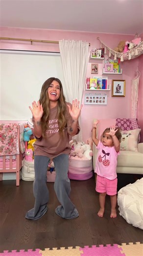 My baby learning how to lean wit and rock wit it lol 🤗💖🙏🏼 #bowiebreeze #fyp #foryou #momlife #cutebaby #momanddaughter #babydancer