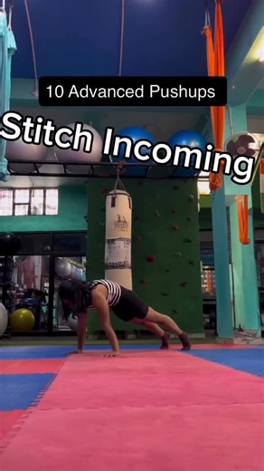 Jarell Carter on Instagram: "Look I knew women was strong but this is RIDICULOUS 😑 #pushup"