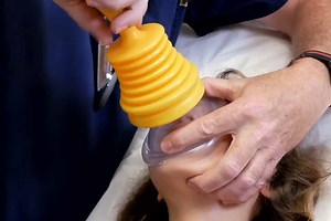 LifeVac, l'invention d'un dispositif anti-étouffement pour extraire un corps étranger inhalé par « fausse route »