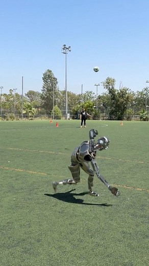 19M views · 195K reactions | The ROBOT DESTROYED ME烙 #xntonio #skills #football #robot #soccer | Xntonio | Facebook